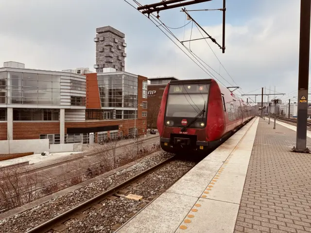 Billede af DSB SA 8197 fotograferet ud for Nordhavn S-togstrinbræt.