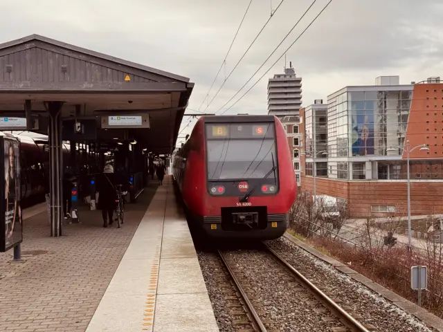 Billede af DSB SA 8200 fotograferet ud for Nordhavn S-togstrinbræt.
