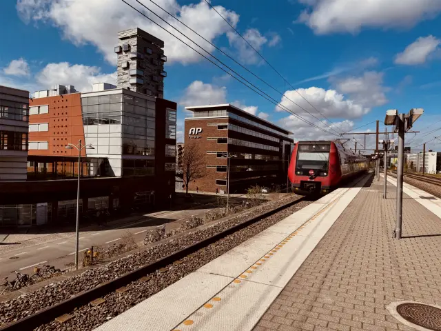 Billede af DSB SA 8200 fotograferet ud for Nordhavn S-togstrinbræt.