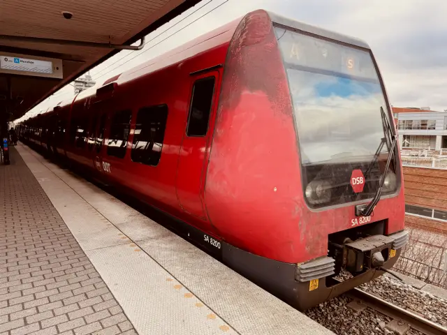 Billede af DSB SA 8200 fotograferet ud for Nordhavn S-togstrinbræt.