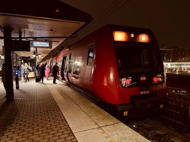 Billede af DSB SA 8101 fotograferet ud for Nordhavn S-togstrinbræt.