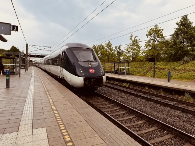 Billede af DSB MG 5667 fotograferet ud for Ørestad Station.
