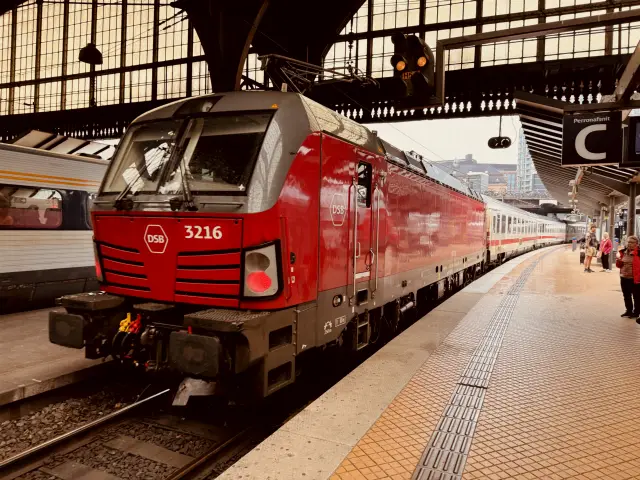Billede af DSB EB 3216 fotograferet ud for København Hovedbanegård.