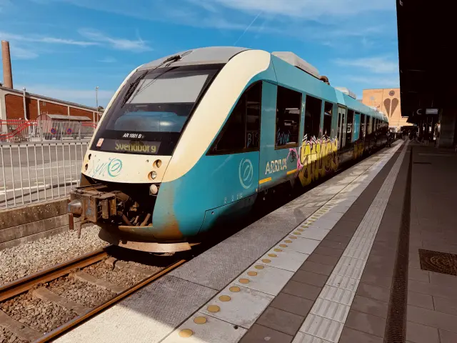 Billede af ARRIVA AR 1001 fotograferet ud for Odense Banegård Center.