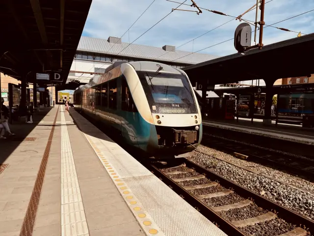 Billede af ARRIVA AR 1014 fotograferet ud for Odense Banegård Center.