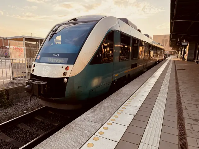 Billede af ARRIVA AR 1014 fotograferet ud for Odense Banegård Center.