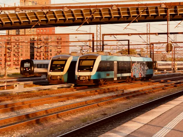 Billede af ARRIVA AR 2046 fotograferet ud for Odense Banegård Center.