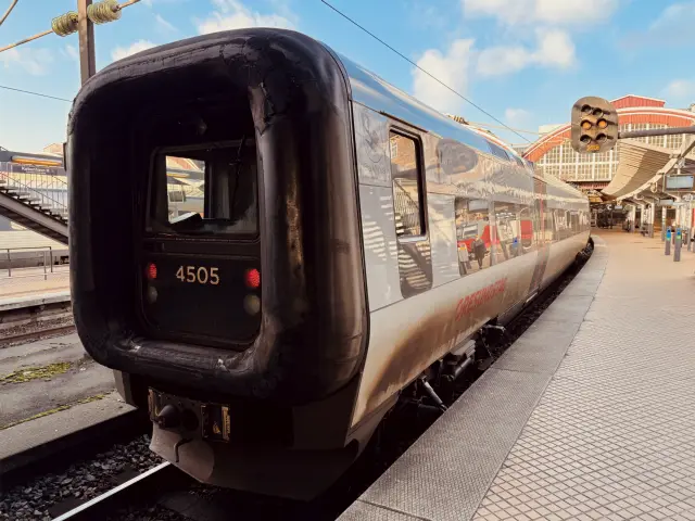Billede af DSB ET  4305 fotograferet ud for København Hovedbanegård.