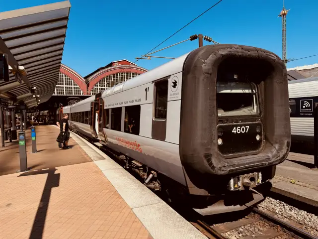 Billede af DSB ET  4307 fotograferet ud for København Hovedbanegård.
