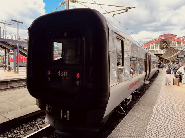 Billede af DSB ET  4311 fotograferet ud for København Hovedbanegård.