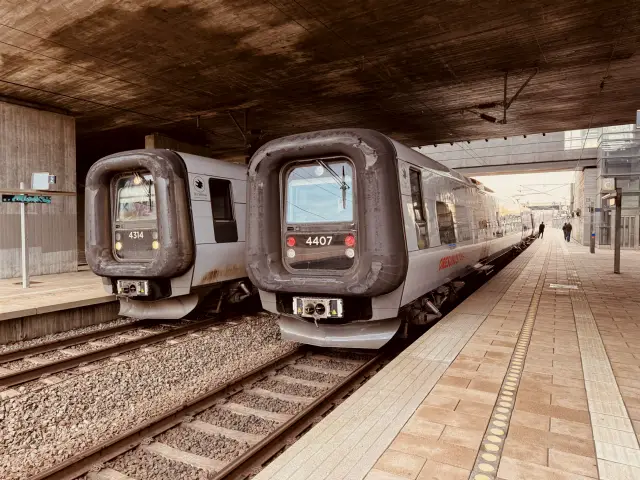Billede af DSB ET  4314 fotograferet ud for Ørestad Station.