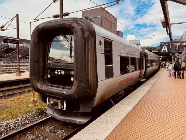 Billede af DSB ET  4318 fotograferet ud for København Hovedbanegård.
