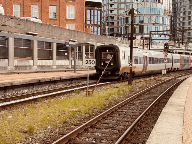 Billede af DSB ET  4320 fotograferet ud for København Hovedbanegård.