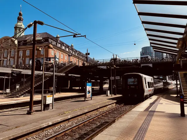 Billede af DSB ET  4322 fotograferet ud for København Hovedbanegård.