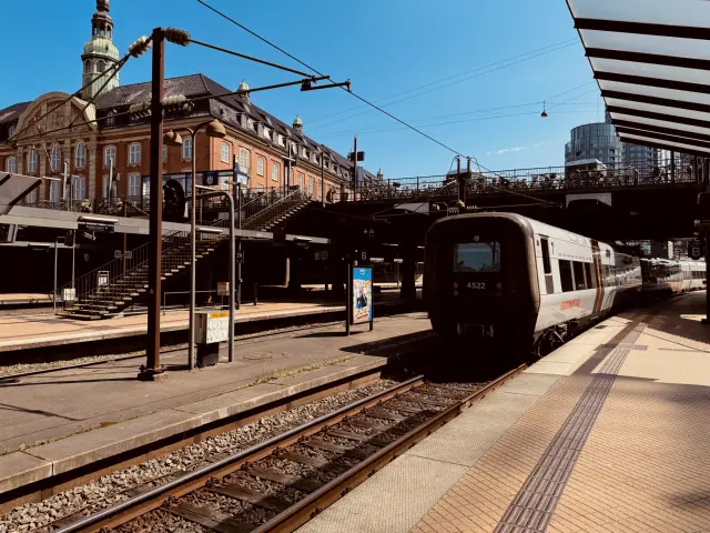 Billede af DSB ET  4322 fotograferet ud for København Hovedbanegård.
