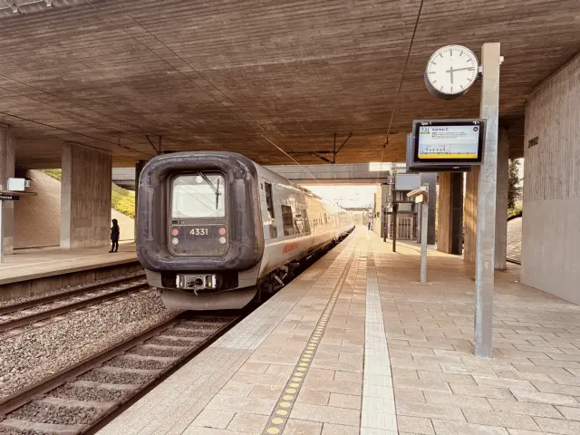 Billede af DSB ET  4331 fotograferet ud for Ørestad Station.