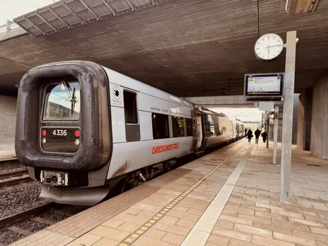 Billede af DSB ET 4336 fotograferet ud for Ørestad Station.