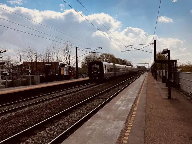 Billede af DSB ET 4337 fotograferet ud for Viby Sjælland Station.