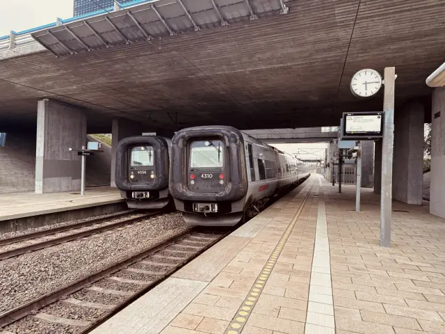 Billede af DSB ET 4356 fotograferet ud for Ørestad Station.