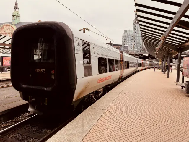 Billede af DSB ET 4363 fotograferet ud for København Hovedbanegård.