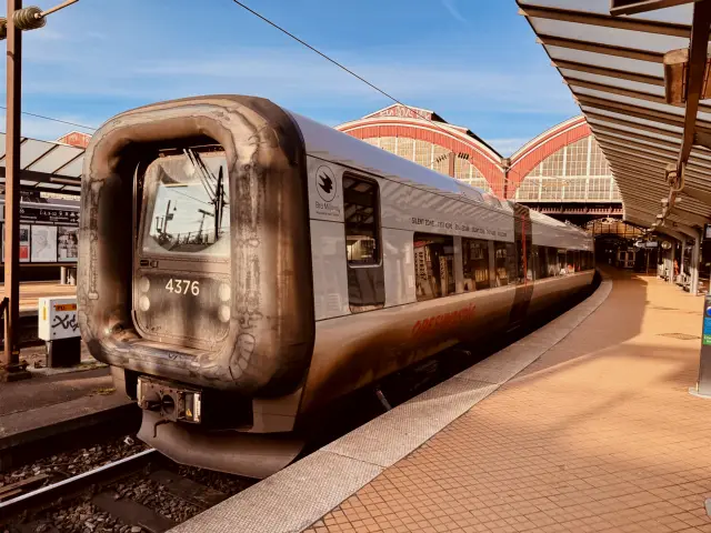 Billede af DSB ET 4376 fotograferet ud for København Hovedbanegård.