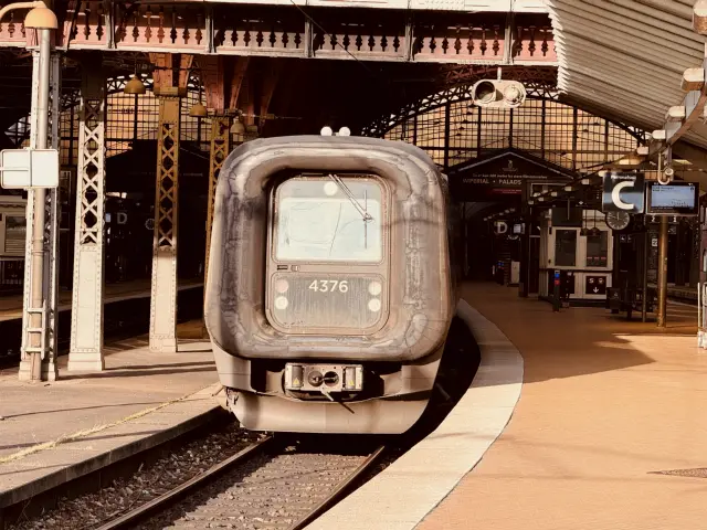 Billede af DSB ET 4376 fotograferet ud for København Hovedbanegård.