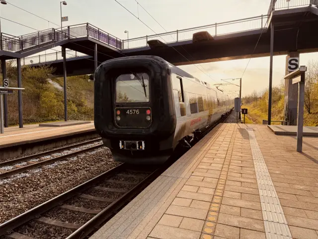 Billede af DSB ET 4376 fotograferet ud for Ørestad Station.