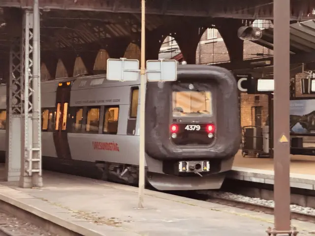Billede af DSB ET 4379 fotograferet ud for København Hovedbanegård.