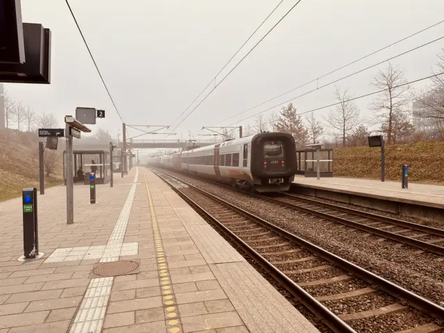 Billede af DSB ET 4385 fotograferet ud for Ørestad Station.