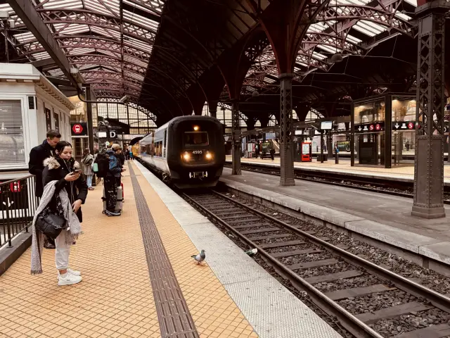 Billede af DSB ET 4395 fotograferet ud for København Hovedbanegård.