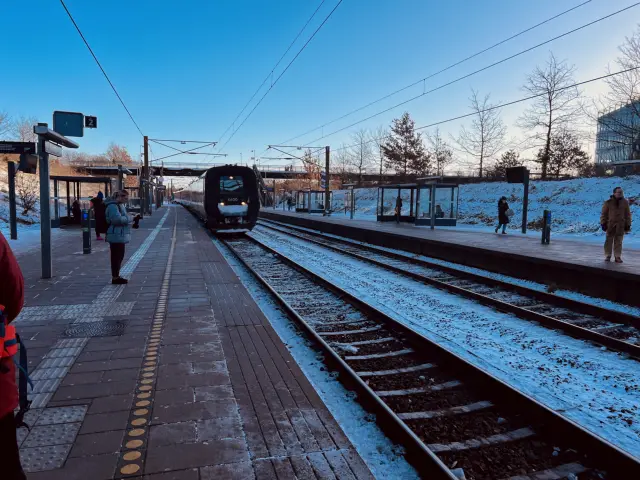 Billede af DSB ET 4400 fotograferet ud for Ørestad Station.