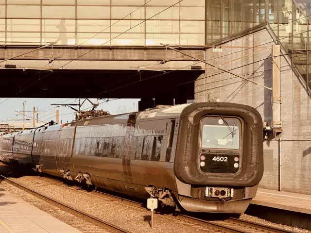 Billede af DSB ET 4402 fotograferet ud for Ørestad Station.