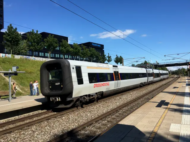 Billede af DSB ET 4405 fotograferet ud for Ørestad Station.