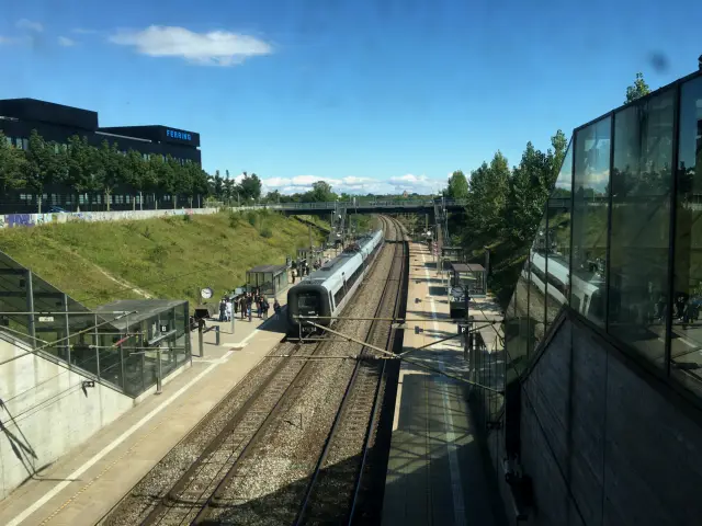 Billede af DSB ET 4405 fotograferet ud for Ørestad Station.