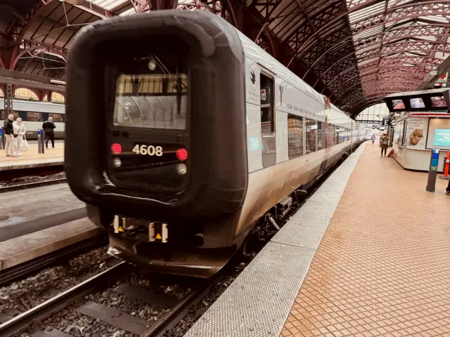 Billede af DSB ET 4408 fotograferet ud for København Hovedbanegård.