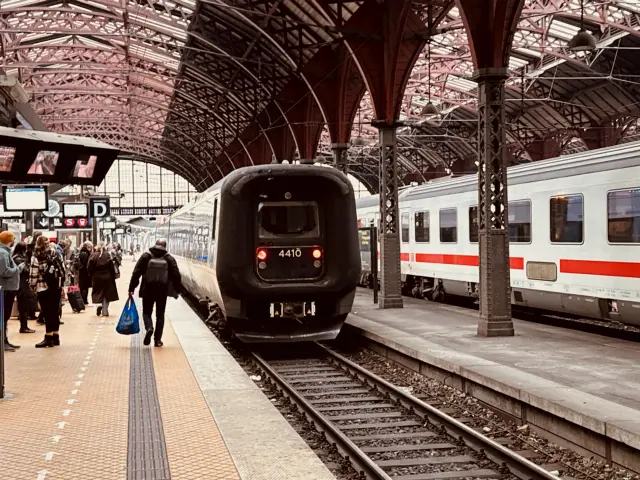 Billede af DSB ET 4410 fotograferet ud for København Hovedbanegård.