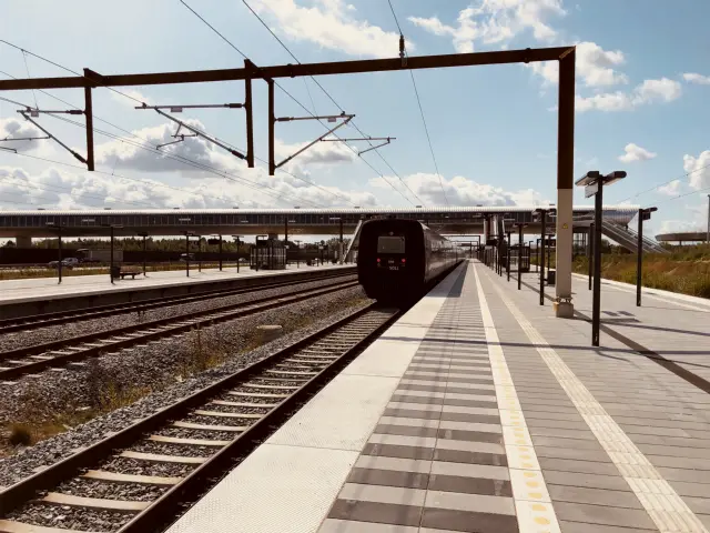 Billede af DSB MF 5011 fotograferet ud for Køge Nord Station.