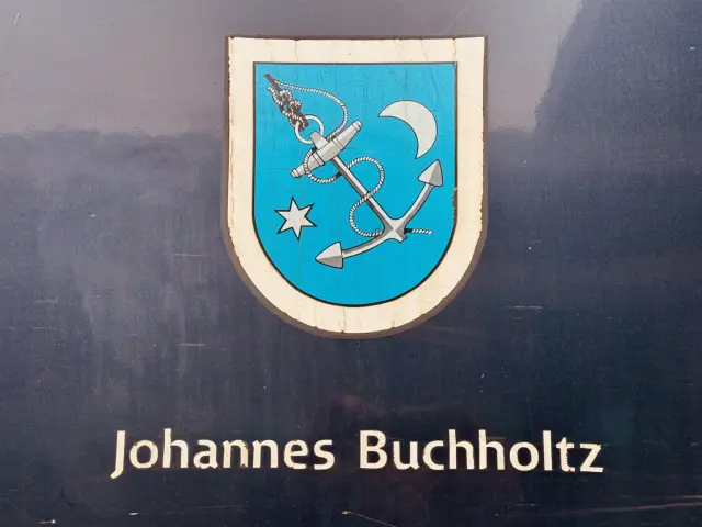 Billede af Struers byvåben og navngivet "Johannes Buchholtz" på siden af DSB MF 5013 fotograferet ud for København Hovedbanegård.