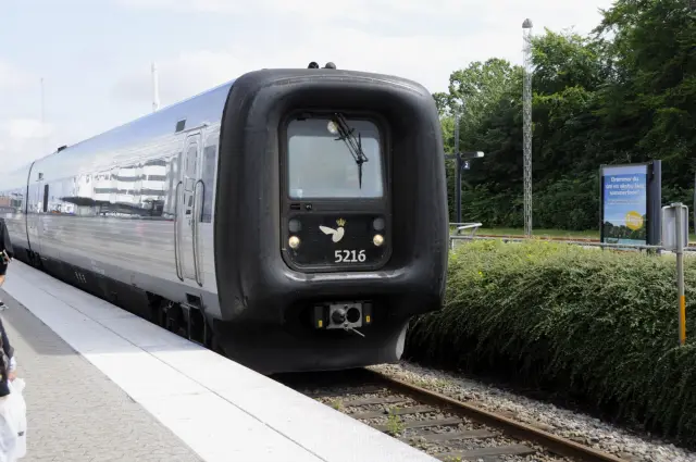 Billede af DSB MF 5016 fotograferet ud for Hjørring Station.