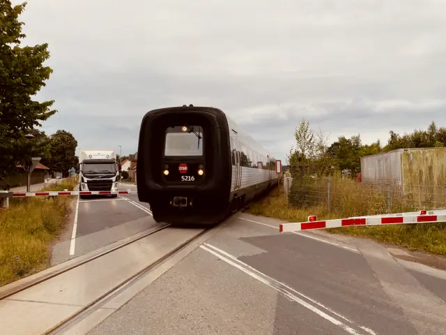 Billede af DSB MF 5016 fotograferet ud for Stenstrup Syd Station.