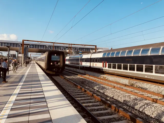 Billede af DSB MF 5017 fotograferet ud for Køge Nord Station.