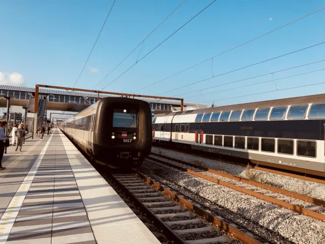 Billede af DSB MF 5017 fotograferet ud for Køge Nord Station.