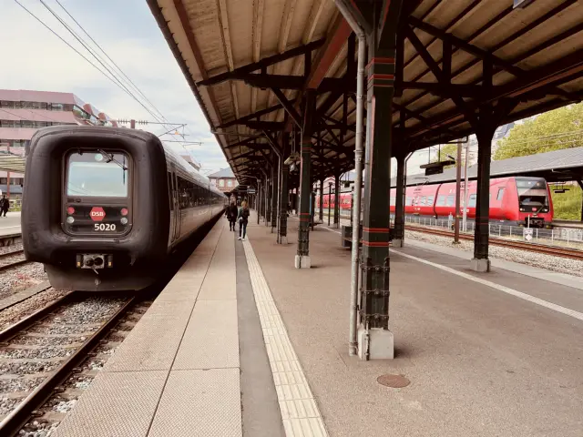 Billede af DSB MF 5020 fotograferet ud for Østerport Station.