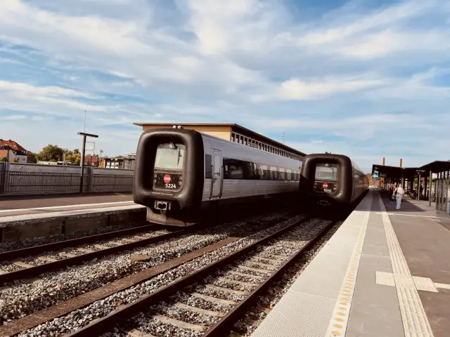 Billede af DSB MF 5024 fotograferet ud for Nykøbing Falster Station.