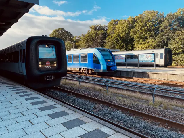 Billede af DSB MF 5025 fotograferet ud for Aalborg Station.