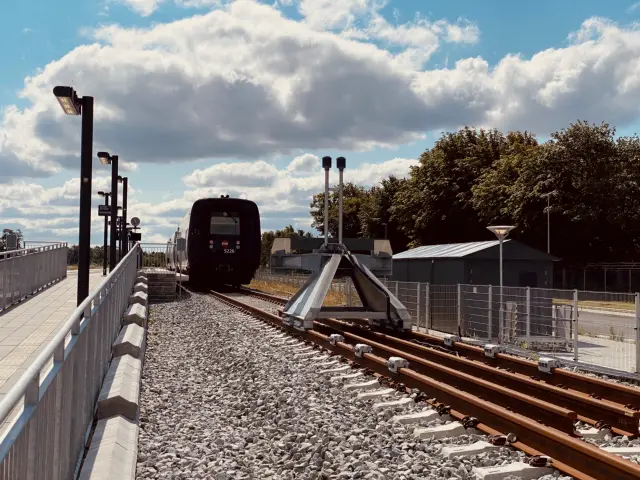 Billede af DSB MF 5028 fotograferet ud for Aalborg Lufthavn Station.