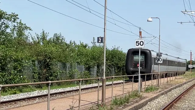 Billede af DSB MF 5032 fotograferet ud for Holme-Olstrup Station.