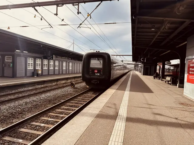 Billede af DSB MF 5038 fotograferet ud for Odense Banegård Center.