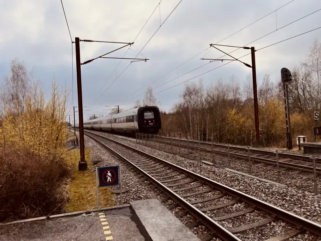 Billede af DSB MF 5040 fotograferet ud for Holmstrup Station.