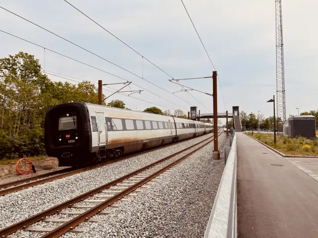 Billede af DSB MF 5058 fotograferet ud for Glumsø Station.